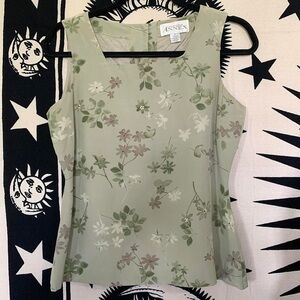 Vintage high neck top. Size 6 can fit M/L. Brand labeled as Casual Corner